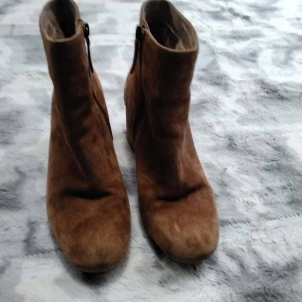 Halogen Women's Rust Suede Ankle Boot  Size 7